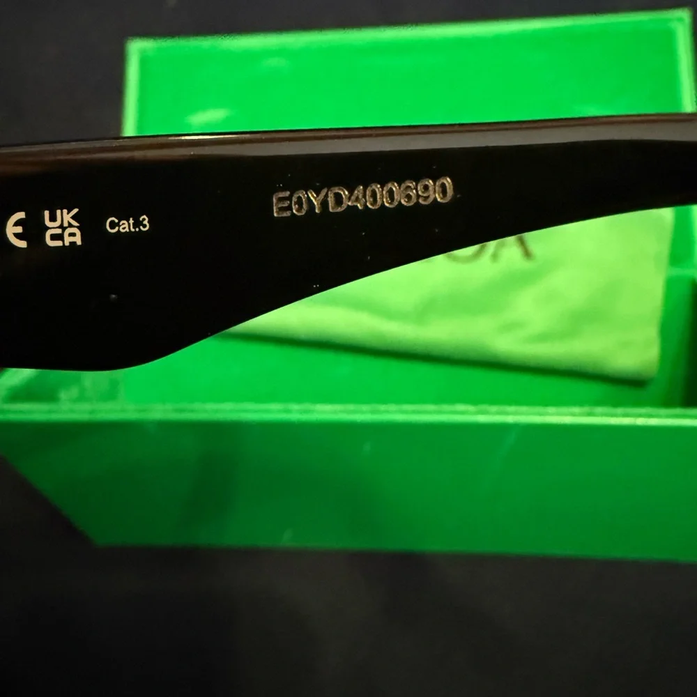 Bottega Veneta Eyewear Cat-Eye Frame Sunglasses - Picture 9 of 10